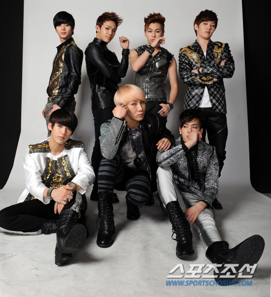 
	������ ����迡 ���ǥ�� ������. '������ ���� �¾��'�� ����ó�� ������� ���� �Ǳ⸦ �⺻���� �ٷ�µ��� �ۻ� �۰� �ɷ±��� ���� ��Ƽ��Ʈ�μ��� ��� �˳��� �ִ�. �̵��� '����� ������ ��谡 ���� ������ �鸮�ڴ�'�� ������. ���� ������ �ð������ ������ ������ ���Ͽ� ��â�� ������ ������ �̹���. ���ؿ� ���� noodle@sportschosun.com


