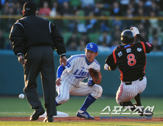 
	26�� �뱸���忡�� 2012 ���ξ߱� �Ե��� �Ｚ�� ��Ⱑ ���ȴ�. 1ȸ�� 2�� 1�� �Ե� ���ؿ찡 2�� ���翡 �����ϰ� �ִ�.

�뱸=����� ���� cjg@sportschosun.com/2012.04.26


