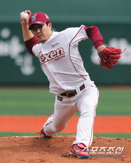 
	'�������' �躴���� 2����⿡ �����ߴ�. 18�� ���� �񵿱��忡�� ���� �λ���� 2012 ���ξ߱� ǻ�Ľ����� ��⿡ ���߷� ���� �ؼ� �躴���� ������ ���� ������ �ִ�. ��=����� ���� cjg@sportschosun.com/2012.04.18/


