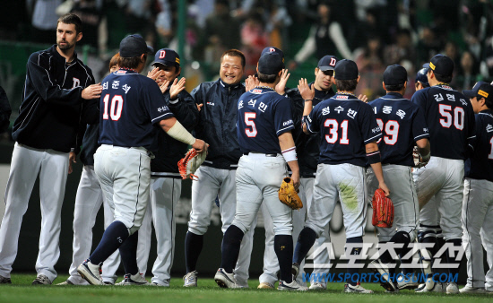 
	���ξ߱� SK�� �λ��� ��Ⱑ 26�� ��õ ���о߱��忡�� ��������. 4��2�� �¸��� �ŵ� �λ� �������� �⻵�ϰ� �ִ�. ��õ=���ؿ� ���� noodle@sportschosun.com


