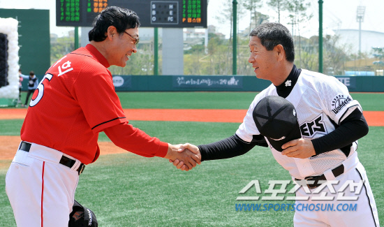 
	���� ������ �輺�� ������ SK ����� 2�������� 27�� ���� Ȩ�����Ŀ��� �Ǽ��� ������ �ִ�. ����=���ؿ� ���� noodle@sportschosun.com


