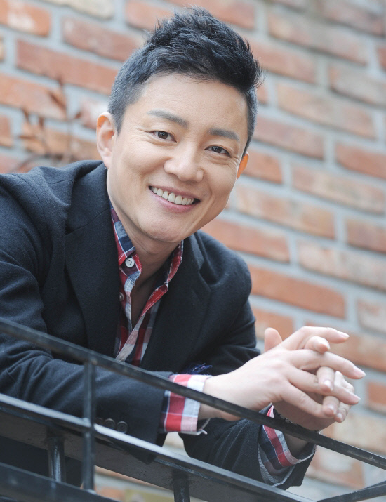 
	�ֹ��� ���� deer@sportschosun.com


