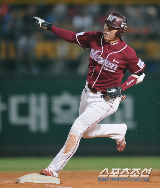 
	28�� ���� û�����տ�忡�� 2012 ���ξ߱� �ؼ��� ��ȭ�� ��Ⱑ ���ȴ�. 8ȸ�� �ؼ� ����ȣ�� �ַ� Ȩ���� ģ �� ȯȣ�ϸ� 3�縦 ���� �ִ�.

û��= ���� ���� kyungmin@sportschosun.com / 2012.4.28.


