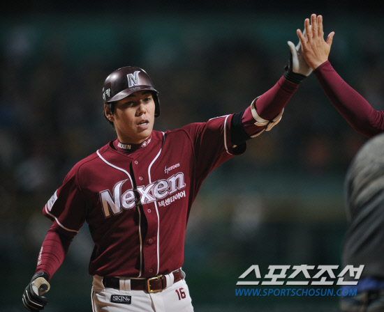 
	28�� ���� û�����տ�忡�� 2012 ���ξ߱� �ؼ��� ��ȭ�� ��Ⱑ ���ȴ�. 8ȸ�� �ؼ� ����ȣ�� �ַ� Ȩ���� ģ �� ȯȣ�ϸ� Ȩ���� ������ �ִ�.

û��= ���� ���� kyungmin@sportschosun.com / 2012.4.28.


