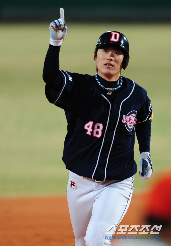 
	11�� ���� û�ֱ��忡�� 2012 ���ξ߱� �λ�� ��ȭ�� ��Ⱑ ���ȴ�. 3ȸ�� ���߿� ����Ȩ���� ģ �λ� �̿����� �հ����� �� ä 3�縦 ���� �ִ�.

û��=���� ���� kyungmin@sportschosun.com / 2012.04.11.


