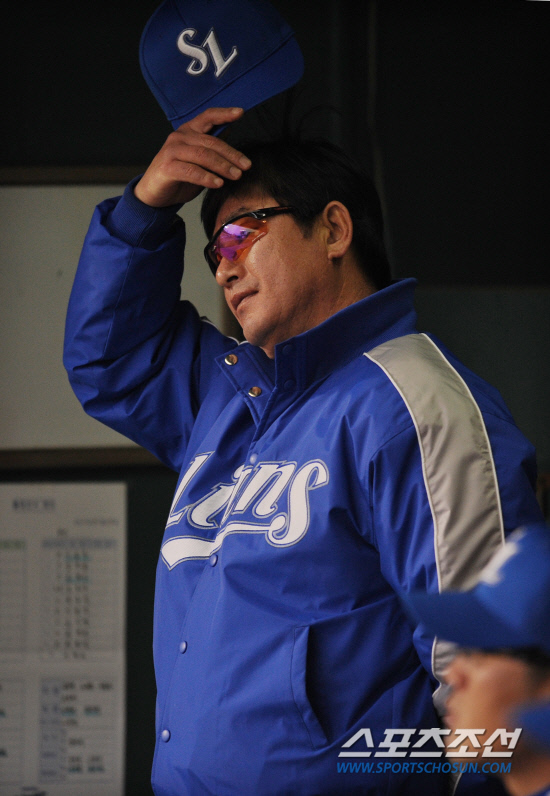 
	19�� ���� ���� ��Ǿ߱��忡��2012 ���ξ߱� �Ｚ�� �λ��� ��Ⱑ ���ȴ�. �Ｚ ������ ������ ���ƿ����� ���������� ������ ���Ѻ��� �ִ�.   ���� ���� kyungmin@sportschosun.com 


