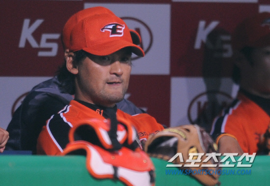 
	24�� ���� ���� ����忡�� 2012 ���ξ߱� ��ȭ�� KIA�� ��Ⱑ ���ȴ�. ��ȭ �������� ����ȣ�� 5ȸ�� ��ü�� �� ���ƿ����� ������ ���Ѻ��� �ִ�.

����=���� ���� kyungmin@sportschosun.com / 2012.04.24.


