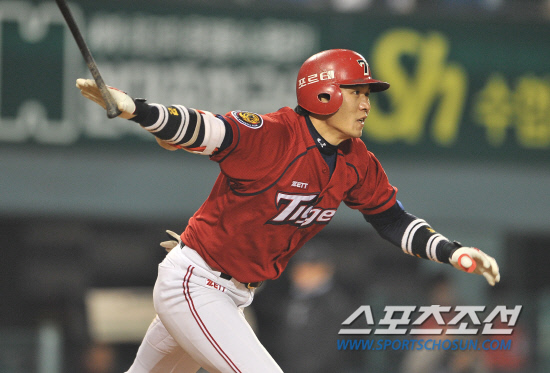 
	���ξ߱� LG�� KIA�� ��Ⱑ 13�� ���� ��Ǿ߱��忡�� ��������. �������� 3ȸ�� 3��Ÿ�� ������ �ִ�.

���=���ؿ� ���� noodle@sportschosun.com/2012.04.13/


