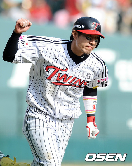 
	�蹫�� ��ġ, "������, �����ϴ� �ڽ� ���ĥ �� �־�"
