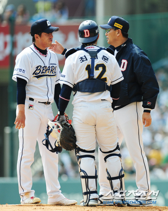 
	�λ� ���� ���ȸ�� 3ȸ ���ݰ� ��Ÿ�� ����ϸ� ������ ������ ������ ������ ������ �ö� ���� ������ ������Ű�� �ִ�. ���=������ ���� rainmaker@sportschosun.com


