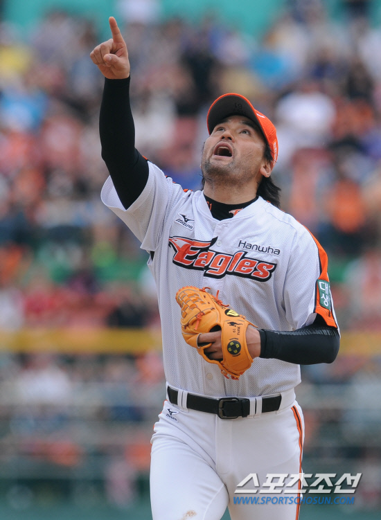 
	29�� ���� û�����տ�忡�� 2012 ���ξ߱� �ؼ��� ��ȭ�� ��Ⱑ ���ȴ�. 2ȸ�� ��ȭ ����ȣ�� �ؼ� ��ο��� �Ŀ� Ÿ���� ����Ű�� �ִ�.

û��= ���� ���� kyungmin@sportschosun.com / 2012.4.29.


