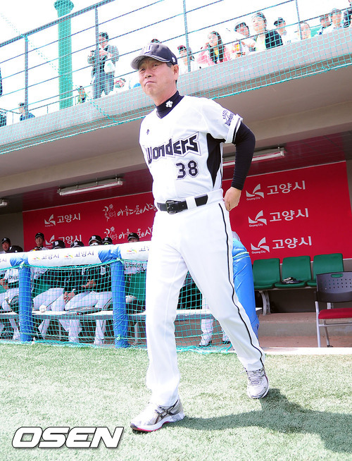 
	���� ������, SK�� Ȩ ù �¸�
