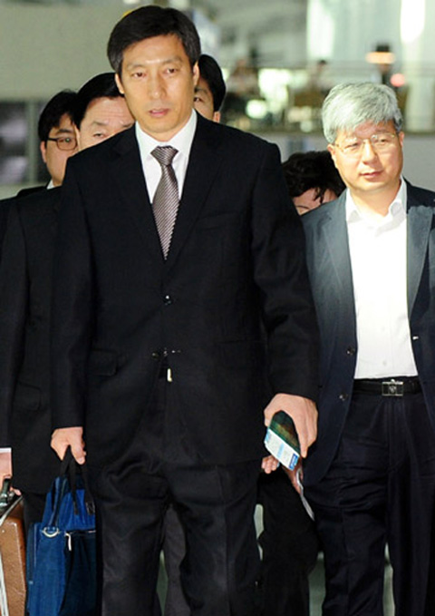 
	ڸ�� ���� ���캴 ����� �̱����� �ֱ� ���캴 ���Ұ� �߰ߵ� �Ͱ� ������ �󸲼���˿��˻纻�� ���̼�(���) �����濪������ �������� �� �ΰ��յ�������� 30�� ���� ���縦 ���� ��õ������ ���� �̱����� �ⱹ�ϰ� �ִ�. /���°� ���� ecaro@chosun.com
