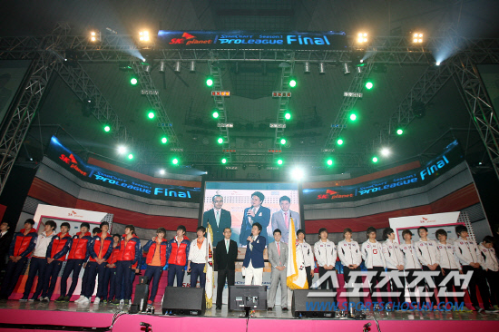 
	������ 4��8�� ���� ��� �л�ü������ ���� 'SK�÷��� ���θ��� ����1' ������� �ռ� SKT�� KT �������� ���Ǹ� ������ �ִ�. ��������=�ѱ�e��������ȸ


