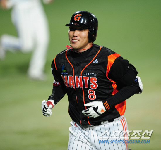 
	24�� �뱸���忡�� 2012 ���ξ߱� �Ե��� �Ｚ�� ��Ⱑ ���ȴ�. 9ȸ�� �������� ������ �Ｚ ����ȯ�� ���� �ַ����� ��Ʈ�� �Ե� ���ؿ찡 �Ǳ����ϰ� ������ �ִ�.

�뱸=����� ���� cjg@sportschosun.com/2012.04.24/


