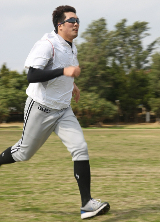 
	LG �������� Ȯ �޶��� ������� ȣ���� �̾�� �ִ�. ���� 2�� ��Ű���� ķ������ ���� �Ʒ��� �ϰ� �ִ� ������.  ����=LG���� ����


