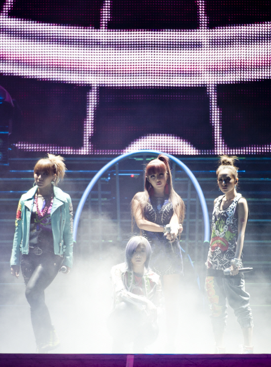 
	'�ѻ纮'�� ������ �ɱ׷� 2NE1. ��������=YG�������θ�Ʈ


