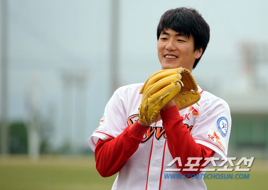 
	KIA�� SK�� ������Ⱑ 24�� ��Ű���� ���ð��� ���忡�� ���ȴ�. �豤���� ĳġ�� �Ʒ��� �ϰ� �ִ�.

��Ű����(�Ϻ�)=���ؿ� ���� noodle@sportschosun.com


