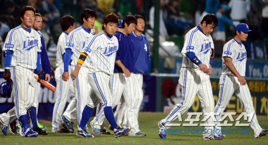 
	���ξ߱� �Ｚ�� �λ��� ��Ⱑ 2�� �뱸 �ùξ߱��忡�� ��������. 3��5�� ���� �Ｚ �������� ������ ������ �ִ�.  �뱸=���ؿ� ���� noodle@sportschosun.com


