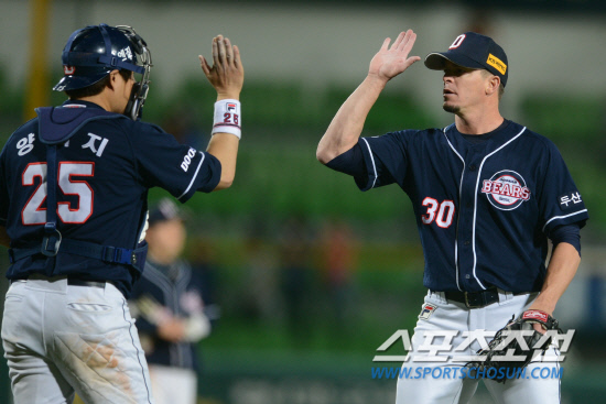 
	�λ� ������ �����Ͱ� 2�� �뱸 �Ｚ���� ���̺긦 ����� �� ���� �������� �������̺긦 �ϰ� �ִ�. �뱸=���ؿ� ���� noodle@sportschosun.com


