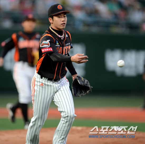 
	�ؼ��� �Ե��� ���� 3���� ù��° ��Ⱑ 1�� �񵿱��忡�� ���ȴ�. 1ȸ�� �Ե� �������� �ؼ� ��⿵�� ����Ÿ���� ��� 1�翡 �佺�ϰ� �ִ�.

��=���� ���� wook@sportschosun.com/2012.05.01/


