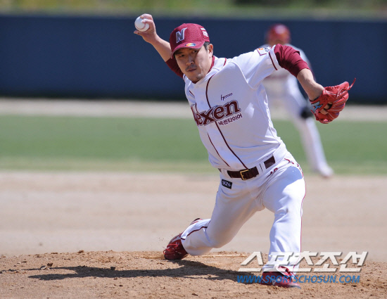 
	������ 27�� ǻó������ KIA���� ������ �������� ���������� ���� �Ѹ��� �ؼ� �躴��. ����= ���� ���� kyungmin@sportschosun.com 


