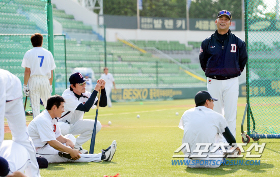 
	�λ� ������ ������ ��Ʈ��Ī�� �ϰ� �ִ� ������ �տ� ���� Ÿ������ ���� �̾߱⸦ �ϰ� �ִ�. �뱸=���ؿ� ���� noodle@sportschosun.com


