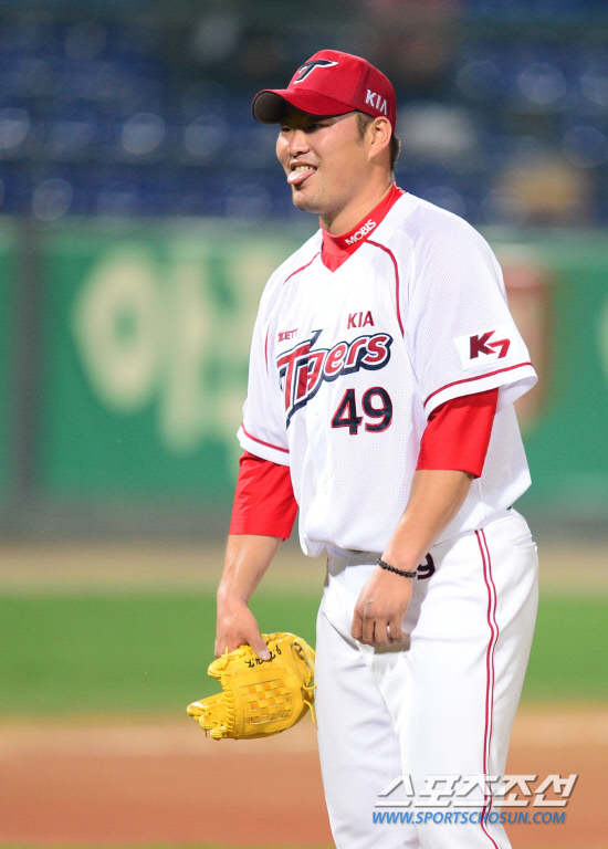 
	KIA ���� �����찡 6ȸ 2�� 1�翡�� �ؼ��Ϸ� ��ü�ƴ�. 5�� 2/3�̴� 2���� ������ ��ģ �����찡 ��ü ���ο� �Ӿ��� �� ���� ���а� �ִ�.  ����=������ ���� songs@sportschosum.com


