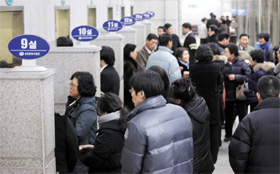 
	����ø� ����ȭ���� ȭ��ε� �տ��� ���������� ȭ���� �����⸦ ��ٸ��� �ִ�. / �����Ϻ� DB
