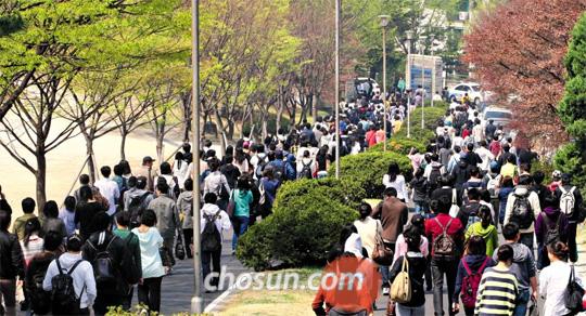 
	9�� ���������� �����ڵ��� ������ ��ġ�� ������ �������� ���������� �ִ�. 9�� �������� �Ǳ� ���� ���������� 15������ �Ѵ� ��������� ��Դ� 2~3�⾿ �غ��ؼ� ������ ġ���� �ִ�. / ������ ���� ojc1979@chosun.com
