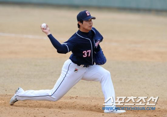 
	�λ� ��â���� ����� ������ 4�� 1�� ��Ʈ������ ���ܵƴ�. ������ ���� songs@sportschosun.com


