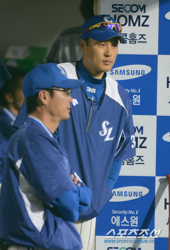 
	���ξ߱� �λ�� �Ｚ�� ���� 3���� ������ ��Ⱑ 3�� �뱸 �ùο�忡�� ��������. ������������ �������� ���� �̽¿��� ���ƿ�����  ��⸦ ���Ѻ��� �ִ�.

�뱸=���ؿ� ���� noodle@sportschosun.com/2012.05.03/


