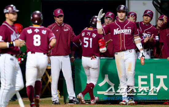 
	5��4�� ���� ����߱��忡�� ���� ���ξ߱� KIA�� �ؼ��� ��⿡�� �ؼ� ��⿵�� 3ȸ ���� 1�翡�� KIA �������� ���� ��� �������� ���ȴ�. ���ƿ����� ����� ������ �������̺긦 ������ �ִ� ��⿵.

����=������ ���� songs@sportschosum.com/2012.5.4


