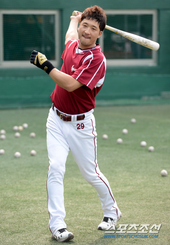 
	�ؼ��� �Ե��� ���� 3���� ù��° ��Ⱑ 1�� �񵿱��忡�� ���ȴ�. ��� �� �ؼ� ���ñ��� Ÿ���Ʒ��� �ϰ� �ִ�.

��=���� ���� wook@sportschosun.com/2012.05.01/


