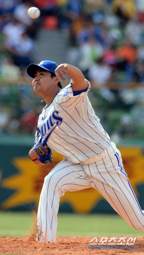 
	���ξ߱� �Ｚ�� ��ȭ�� ��Ⱑ 5�� �뱸 �ùξ߱��忡�� ��������. ������� ���ߵ����� ������ ���� ������ �ִ�.

�뱸=���ؿ� ���� noodle@sportschosun.com/.2012.05.05/


