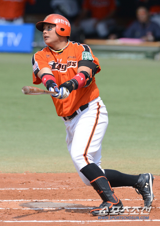 
	���ξ߱� �Ｚ�� ��ȭ�� ��Ⱑ 6�� �뱸 �ùο�忡�� ��������. ���±��� 1ȸ�� 1�� 1,3�� 1Ÿ�� ����Ÿ�� ������ �ִ�.

�뱸=���ؿ� ���� noodle@sportschosun.com/2012.05.06/


