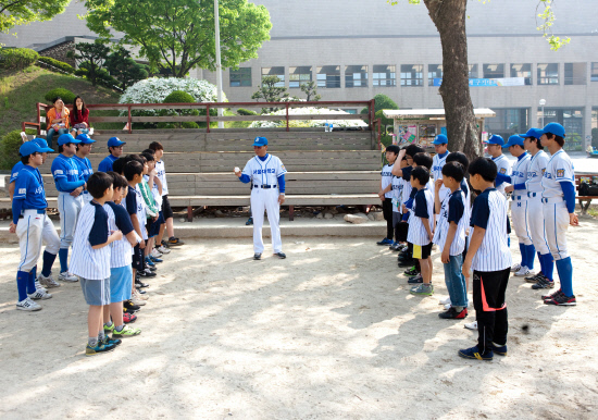 
	������б� �̱�ȯ ������ ���ҳ� �����鿡�� �߱� ������ �ϰ� �ִ� ���. ��������=����������


