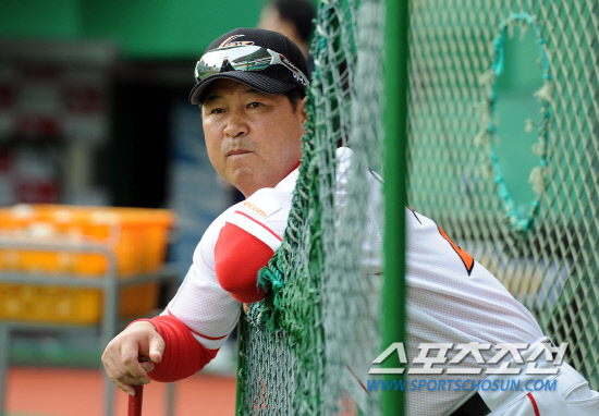 
	SK �̸��� ����. ���ؿ� ���� noodle@sportschosun.com/2012.02.24/


