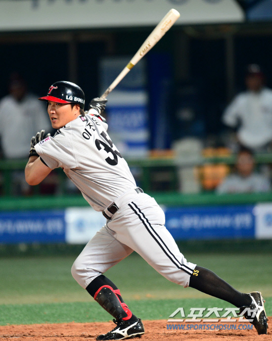 
	8�� �񵿾߱��忡�� ���� ���ξ߱� �ؼ��� LG�� ��⿡�� LG �������� 8ȸ 3Ÿ�� 2��Ÿ�� ���ȴ�. 

��=������ ���� songs@sportschosum.com/2012.5.8


