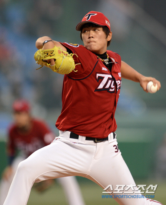 
	8�� �������忡�� 2012 ���ξ߱� ��ƿ� ��ȭ�� ��Ⱑ ���ȴ�. ��� ���� �ɵ����� ������ ���� ������ �ִ�. ����=����� ���� cjg@sportschosun.com/2012.05.08/


