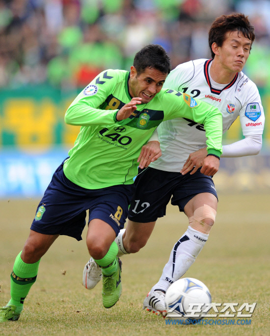 
	�޿��׿�(����)�� ��ȭ �� A��ǥ�� ��Ź�� �����ϰ� �� ��� ���� ������ ������ ������ ��ġ�� �� ������ ���δ�. K-���� ���������� ���� ���׿䰡 �帮�� �ϰ� �ִ�. ����=������ ���� songs@sportschosun.com


