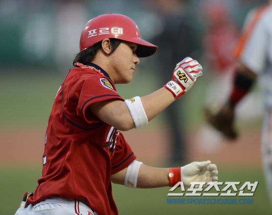 
	9�� �������忡�� ���� ��ƿ� ��ȭ�� ��⿡�� 2ȸ�� 3�� Ȩ���� �Ͷ߸� ��� �輱���� ȯȣ�ϰ� �ִ�./����������
