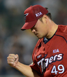 
	1791�� ���� ������ �¸���. 9�� ���� ��ȭ������ �¸������� �� KIA ���� �����찡 4ȸ�� 2�� ���� ���⿡�� ���Ÿ�� �����츦 �������� ��Ƴ� �� �ָ��� �Ҳ� ��� �ִ�. /����� ���� cjg@sportschosun.com
