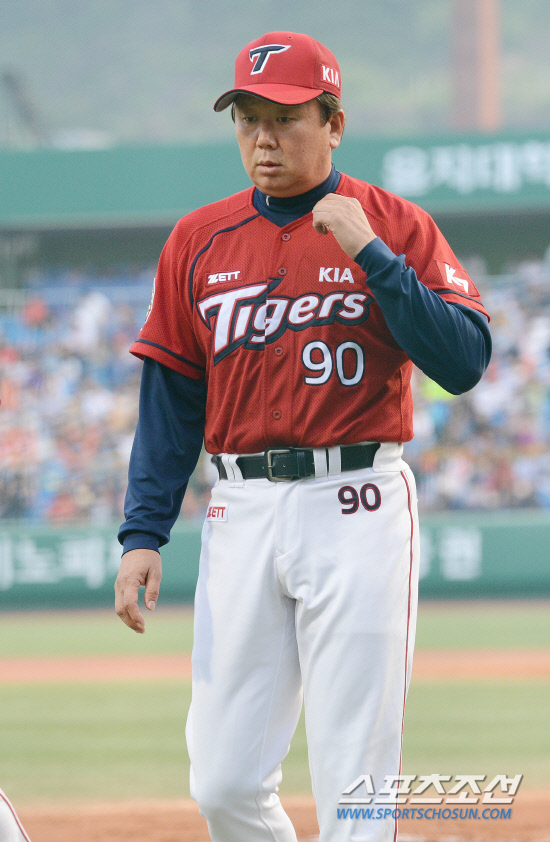 
	9�� �������忡�� 2012 ���ξ߱� ��ƿ� ��ȭ�� ��Ⱑ ���ȴ�. 1ȸ�� ��� ������ ������ �ֽ��� �������� ������ �� ���� �ִ�.

����=����� ���� cjg@sportschosun.com/2012.05.09/


