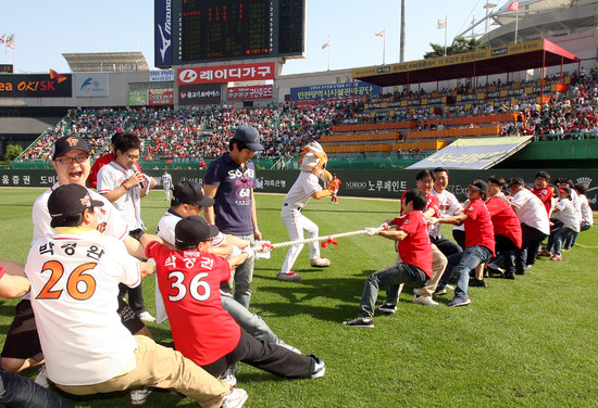 
	SK, 13�� �ؼ����� ù 'WŬ�� ����' ��� �ǽ�
