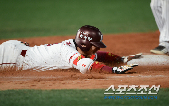 
	������ 2�� �� �Ե������� 7ȸ ���� �� ��Ʈ ��Ÿ�� ġ�� 1�翡�� ����۽�Ʈ �����̵��� �� �������ǰ� �ִ� ������. ��=����� ���� cjg@sportschosun.com


