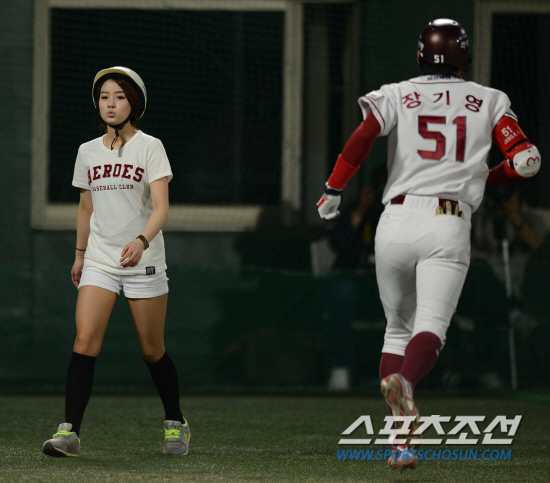 
	����⿵�� ���� 2�� �� �Ե������� 5ȸ �Ե� ���� �۽����� ���� �ַ����� �Ͷ߸� �� ���ƿ����� ������ �ִ�. ��=����� ���� cjg@sportschosun.com


