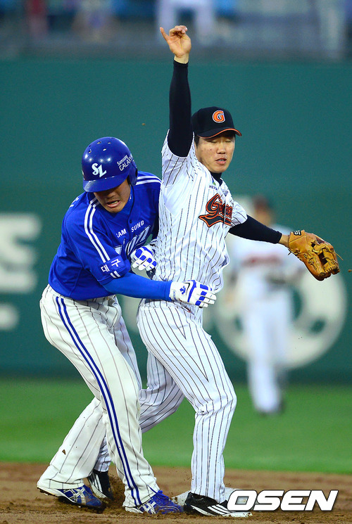 
	��ġ�� ���ư� �ź����� �ڴ��� ��ź
