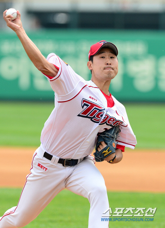 
	5��5�� ��̳��� �¾� ���� ����߱��忡�� ���� ���ξ߱� KIA�� �ؼ��� ��⿡�� ���߷� ������ KIA �������� ������ ���ϰ� �ִ�.

����=������ ���� songs@sportschosum.com/2012.5.5


