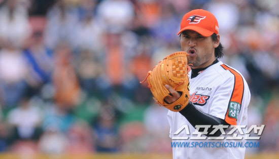 
	�Ե� �����ҵ��� '��!' �Լ��� ����ȣ�� ���ؼ��� �������� �� �ñ�������. ������ 29�� ��ȭ ����ȣ�� û�� �ؼ����� �������� ���� ����̴�. 

û��= ���� ���� kyungmin@sportschosun.com


